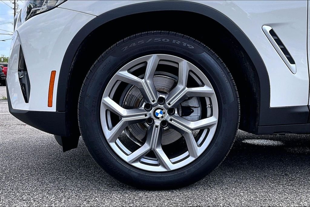Used 2025 White BMW xDrive30i image 34