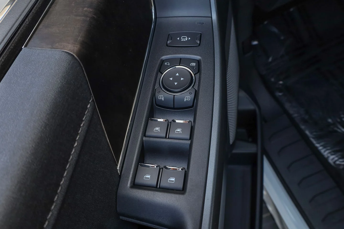 New 2026 Oxford White Ford F-250® Lariat® image 38