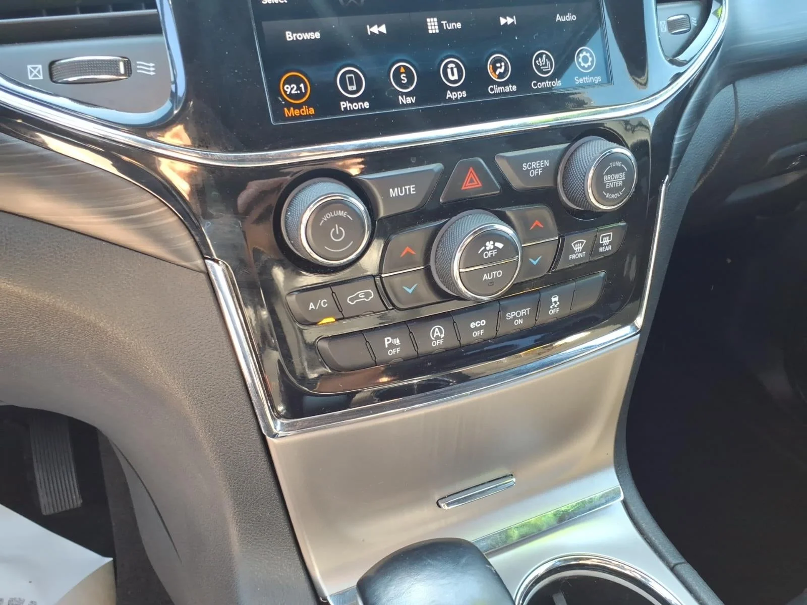Used 2021 Granite Crystal Metallic Clearcoat Jeep Laredo X image 19