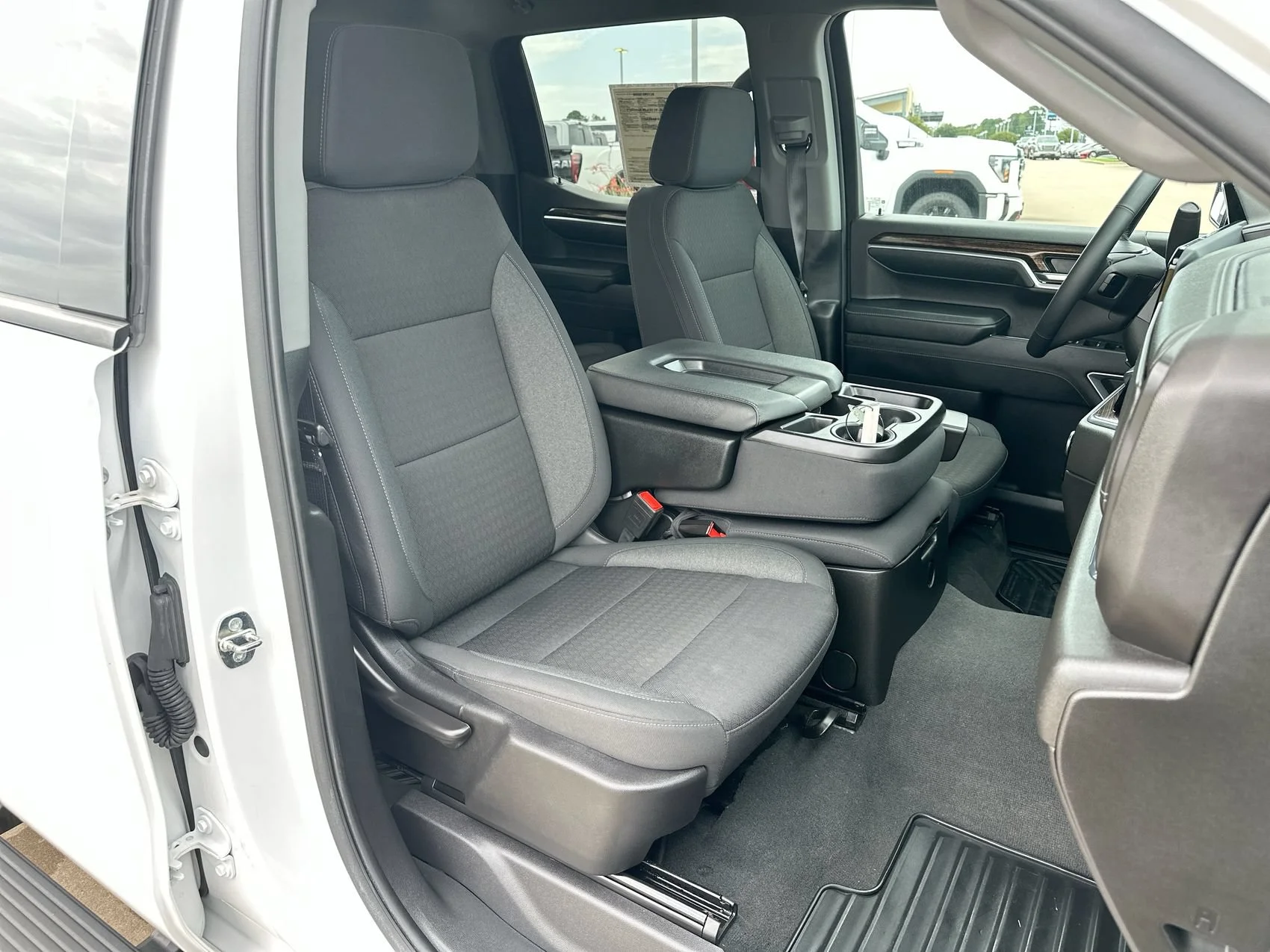 Used 2024 Summit White GMC Elevation image 24