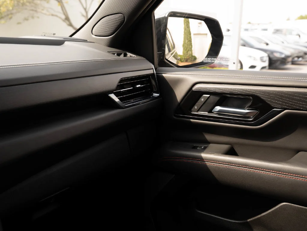 Used 2025 Onyx Black GMC AT4 Ultimate image 42