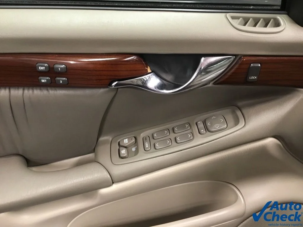 Used 2000 Red Cadillac DHS image 21