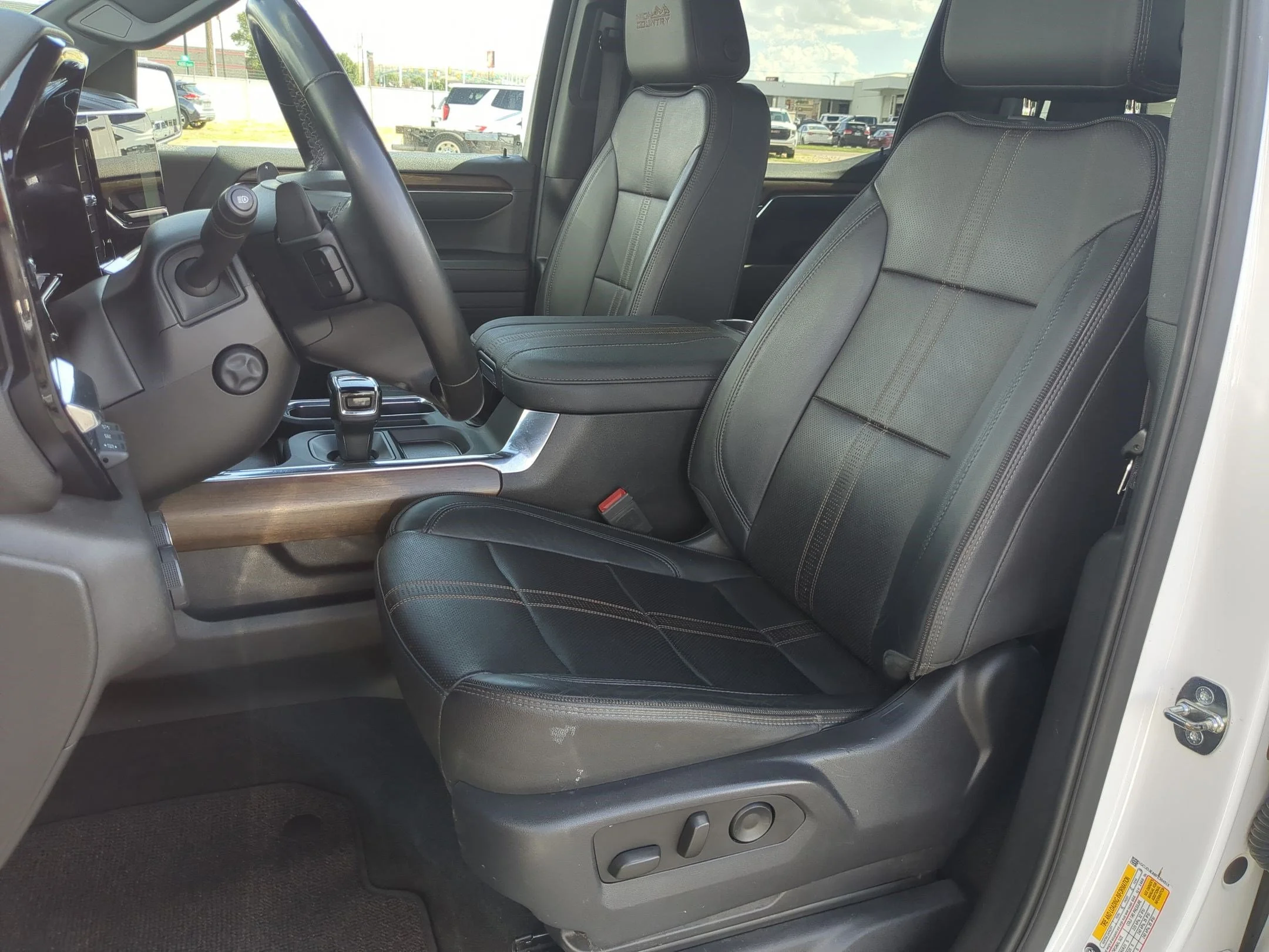 Used 2023 Iridescent Pearl Tricoat Chevrolet High Country image 14