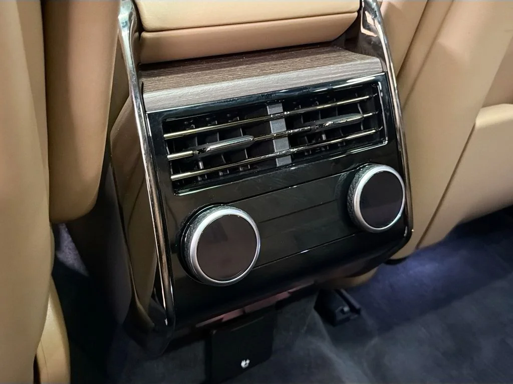 Used 2024 Blue Land Rover SE image 26