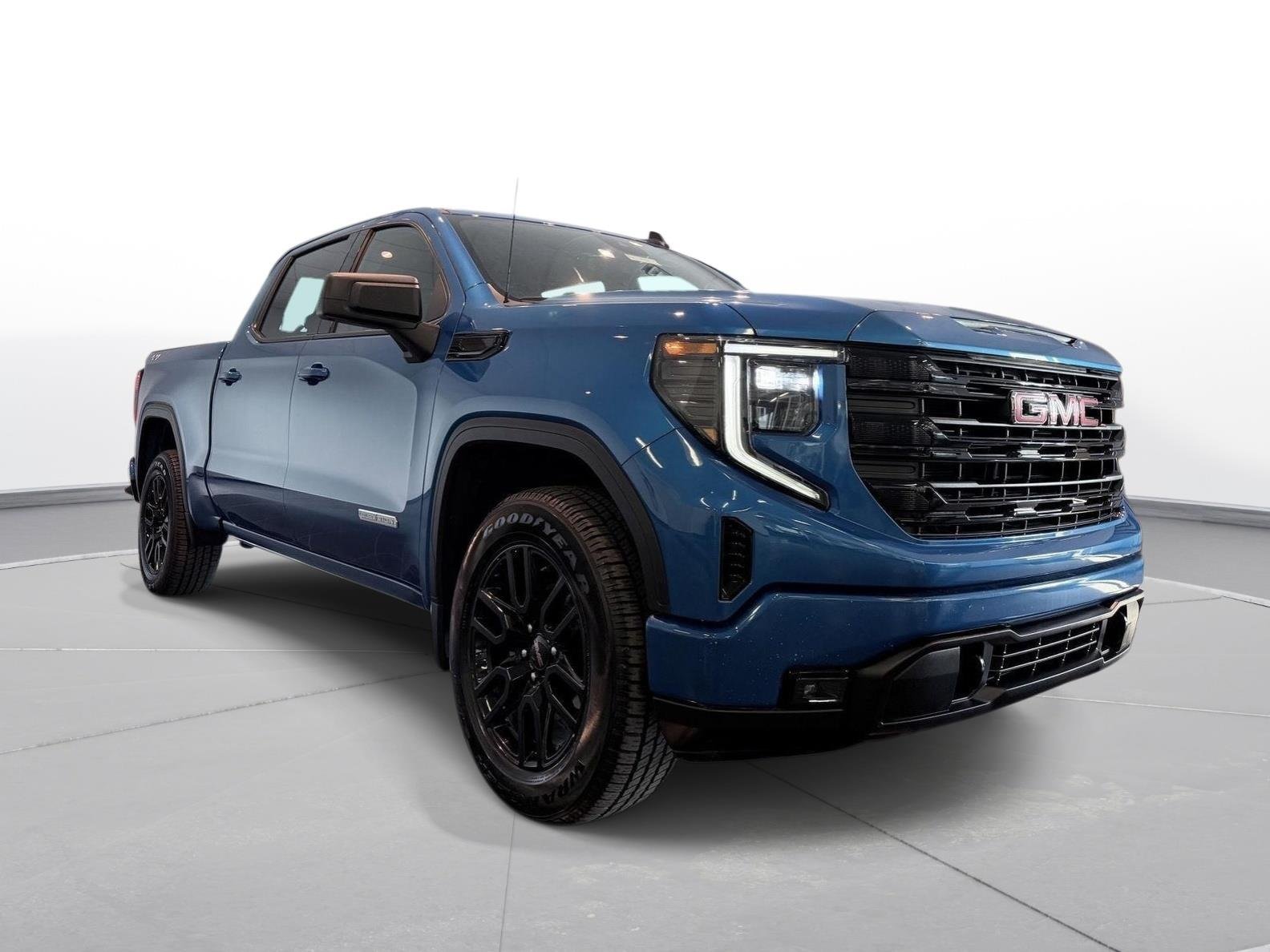 Used 2024 Dynamic Blue Metallic GMC Elevation image 9