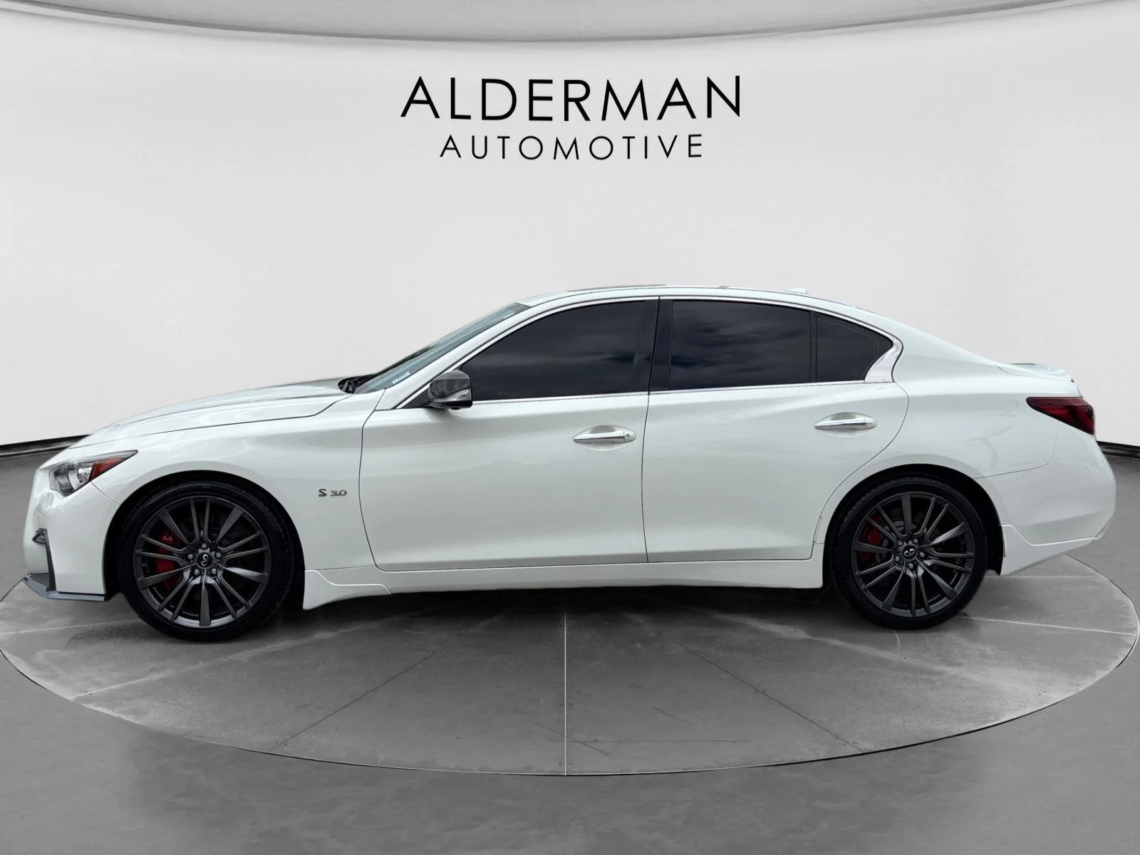 Used 2018 Pure White INFINITI RED SPORT 400 image 2