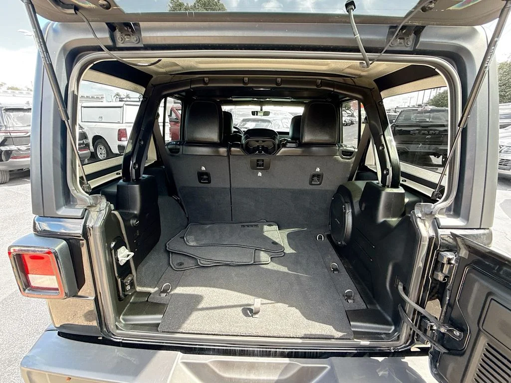 Used 2022 Black Jeep Unlimited Sahara image 30