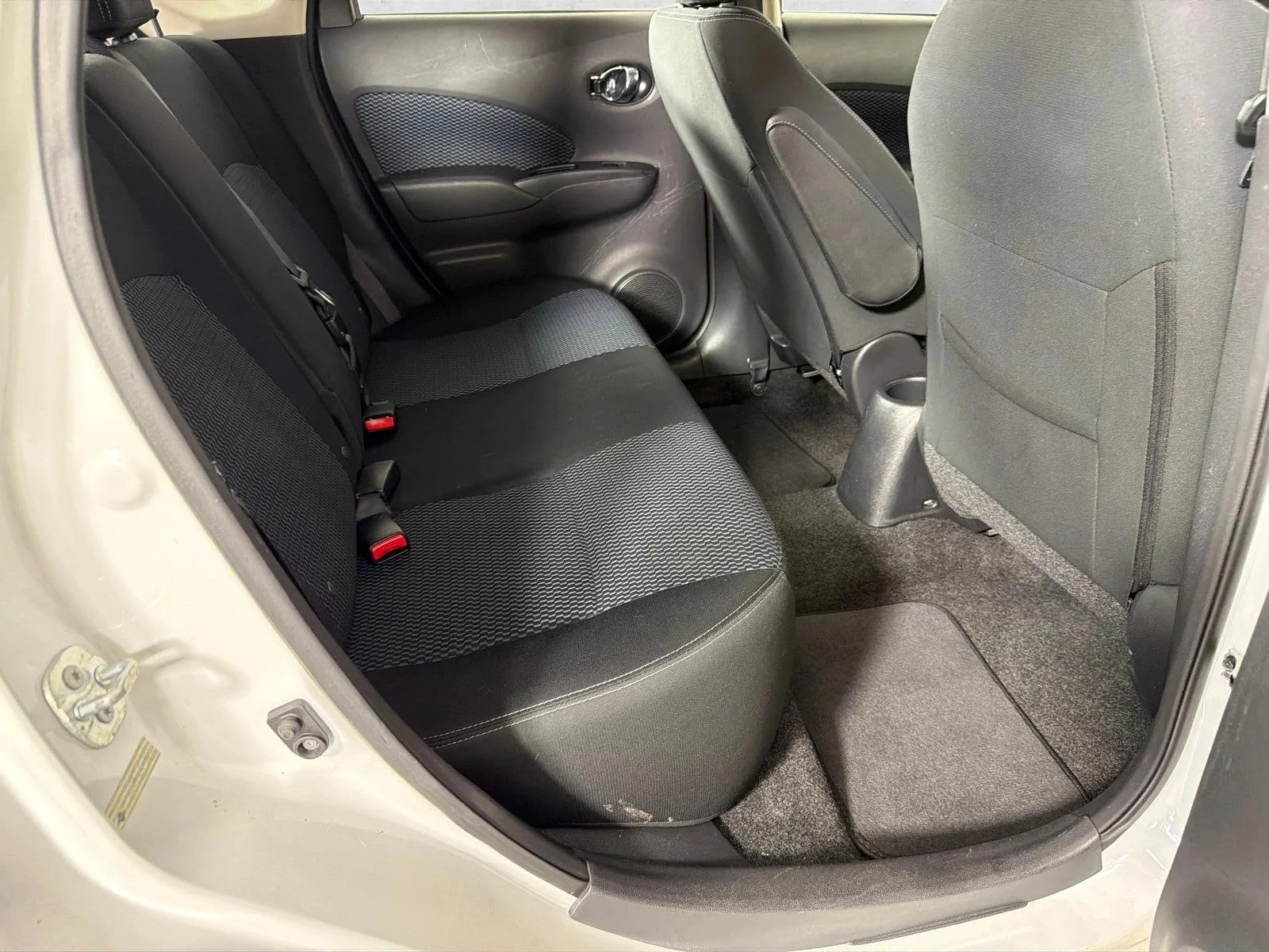 Used 2016 Whtie Nissan S image 15