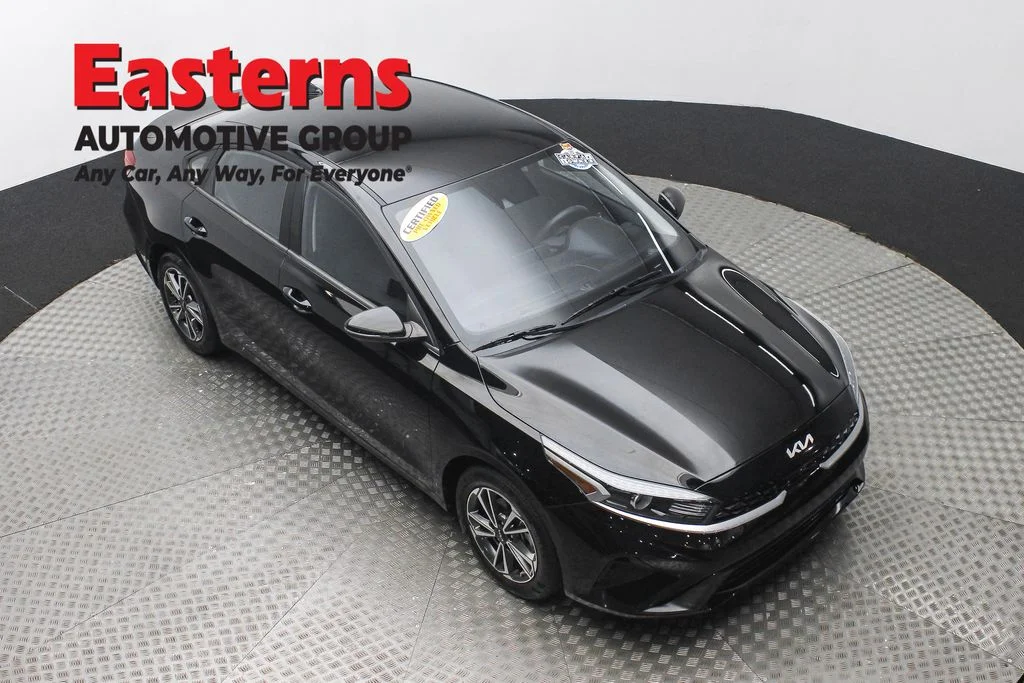 Used 2023 Black Kia LXS image 3
