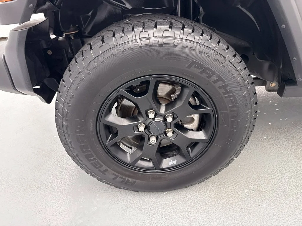 Used 2020 Bikini Pearlcoat Jeep Unlimited Sport image 4