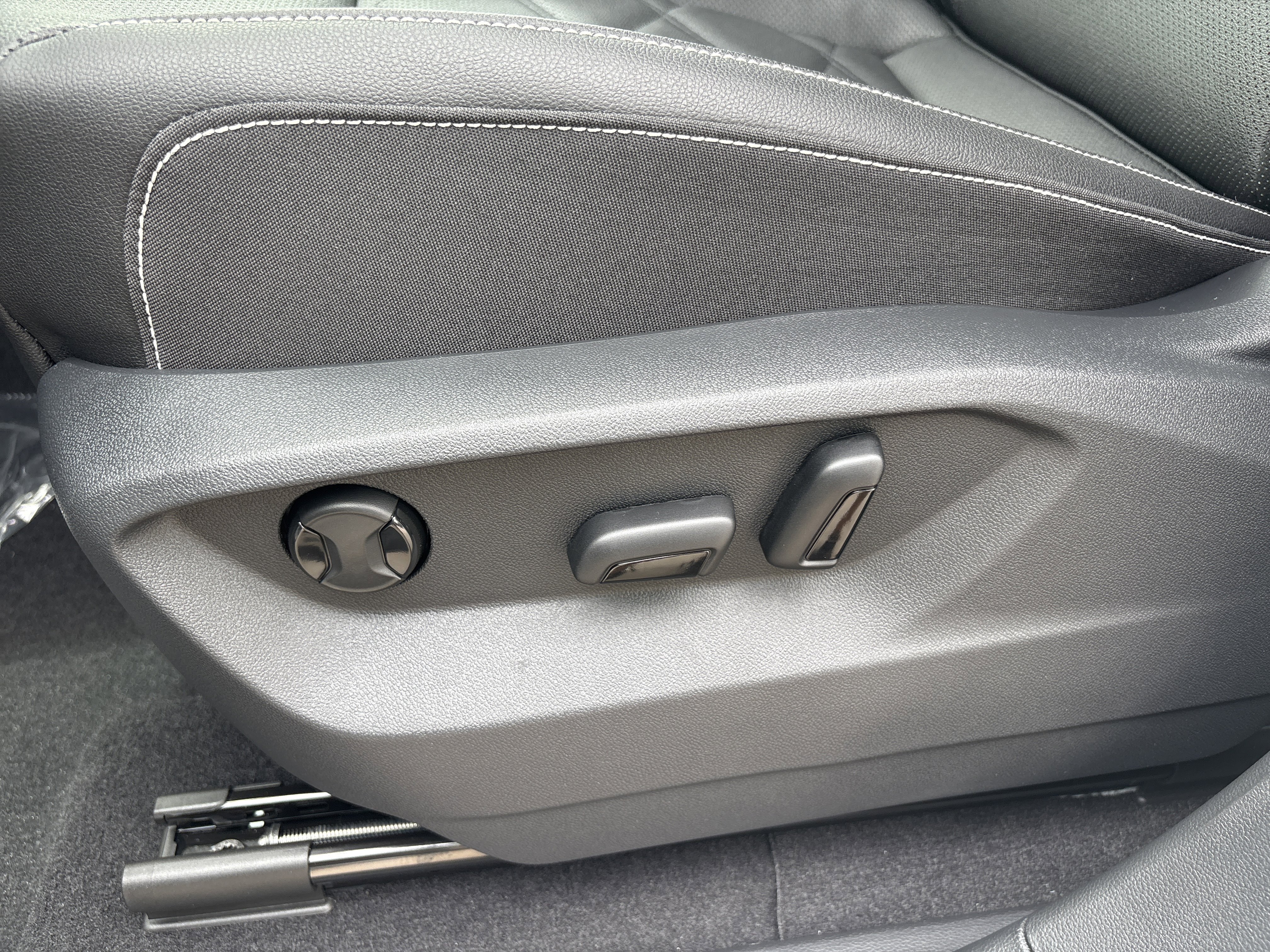 2026 Volkswagen Atlas SE - Photo 13