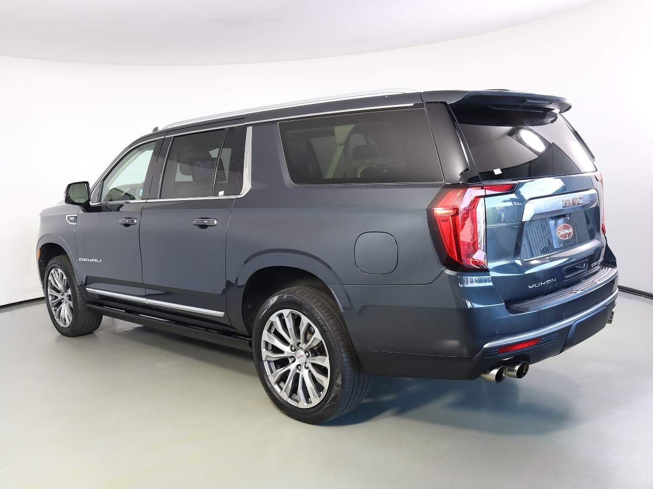 Used 2021 Hunter Metallic GMC Denali image 2