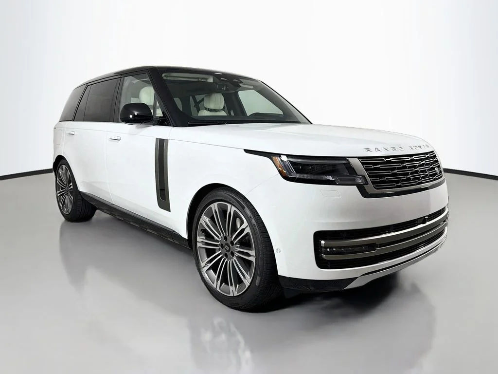 New 2027 Fuji White Land Rover SE image 3