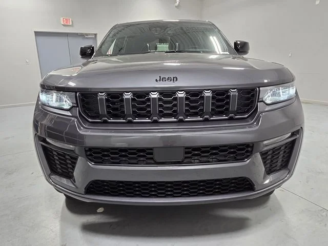 New 2026 Baltic Gray Metallic Clear-Coat Exterior Paint Jeep Limited image 2