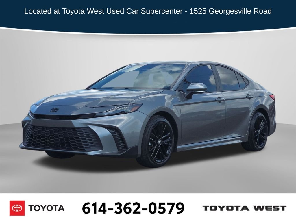 Used 2025  Toyota SE image 1