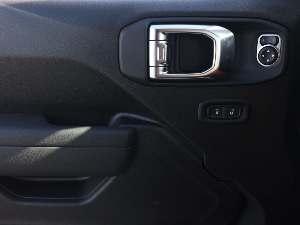 New 2026 Bright White Clear-Coat Exterior Paint Jeep Sport S image 23