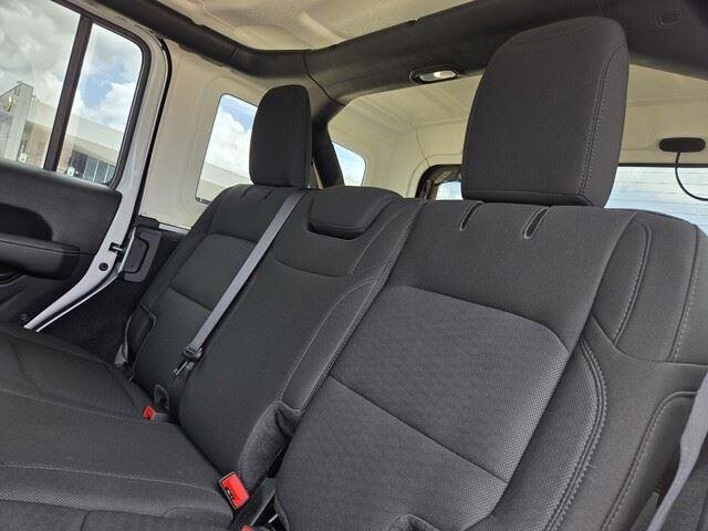 Used 2021 Bright White Clearcoat Jeep Unlimited Sahara image 26