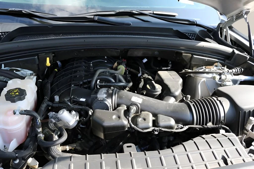 Used 2023 Silver Jeep Limited image 10