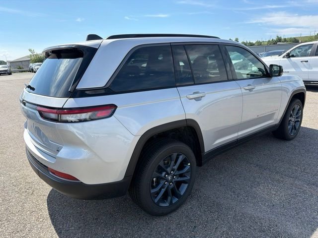 New 2026 Silver Zynith Exterior Paint Jeep  image 7