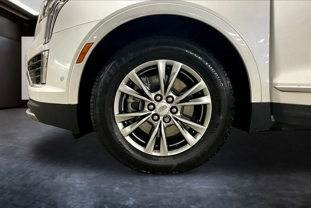 Used 2023 Crystal White Tricoat Cadillac Premium Luxury image 34