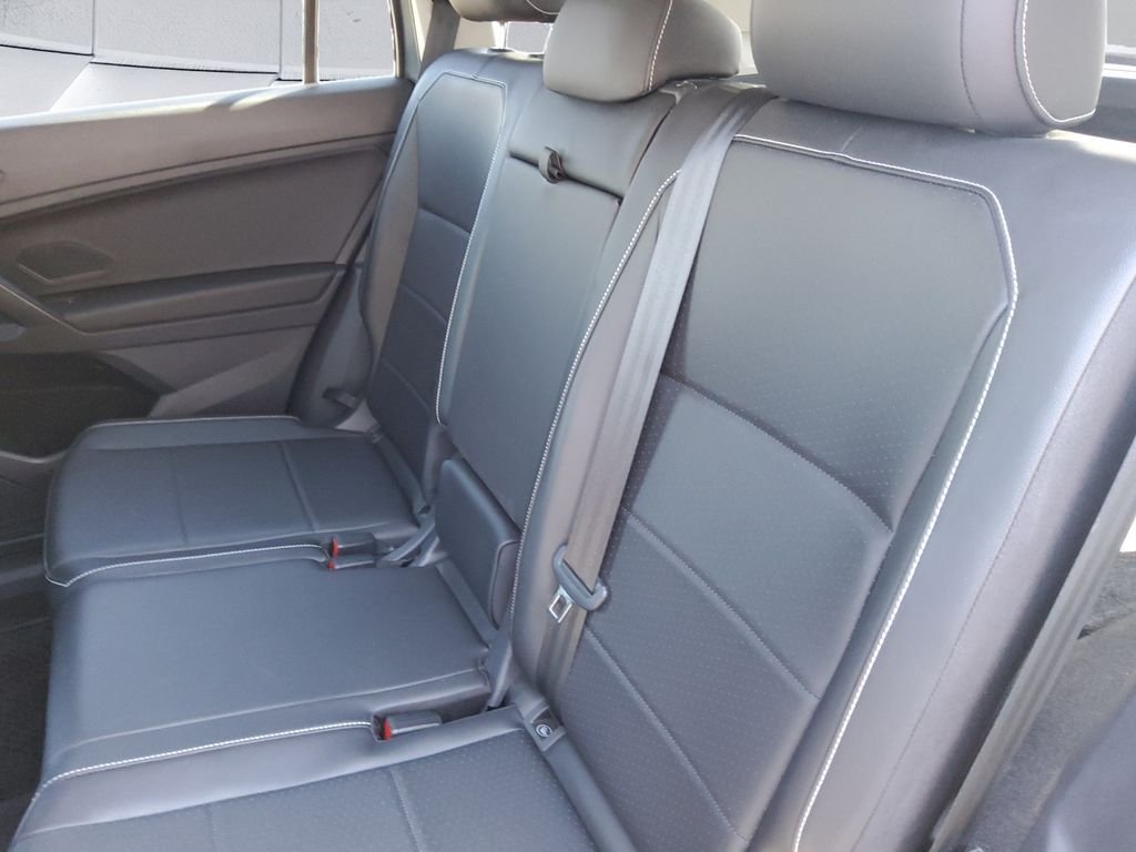 Used 2021  Volkswagen 2.0T SE image 18