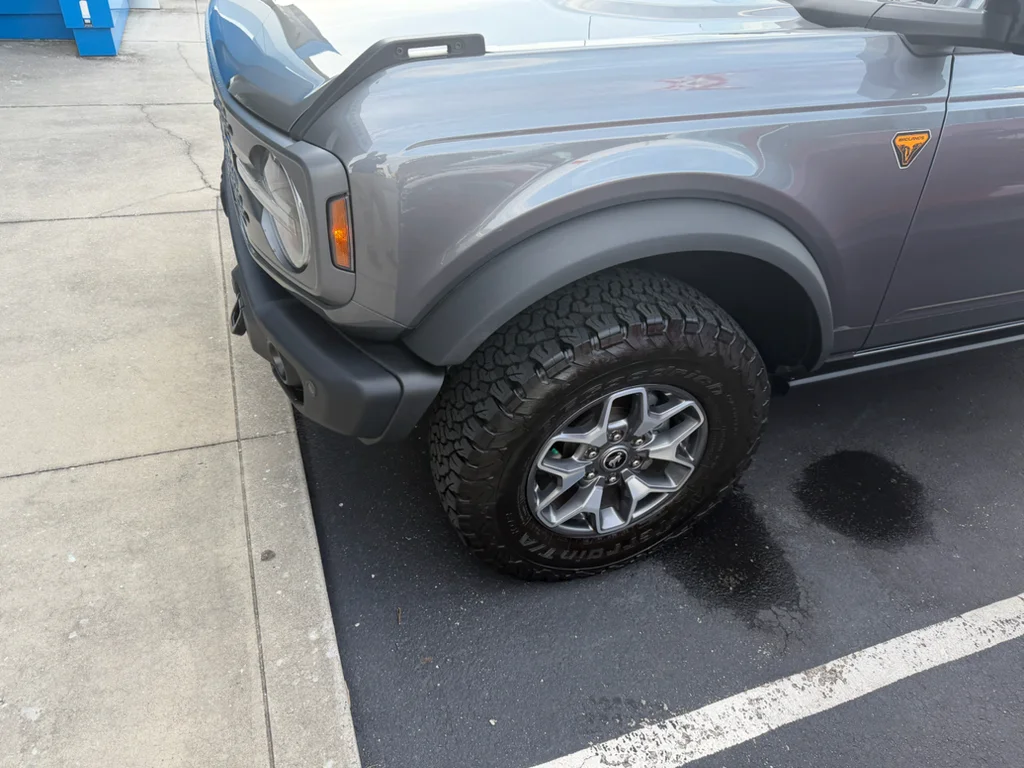 Used 2025 Gray Ford Badlands image 3
