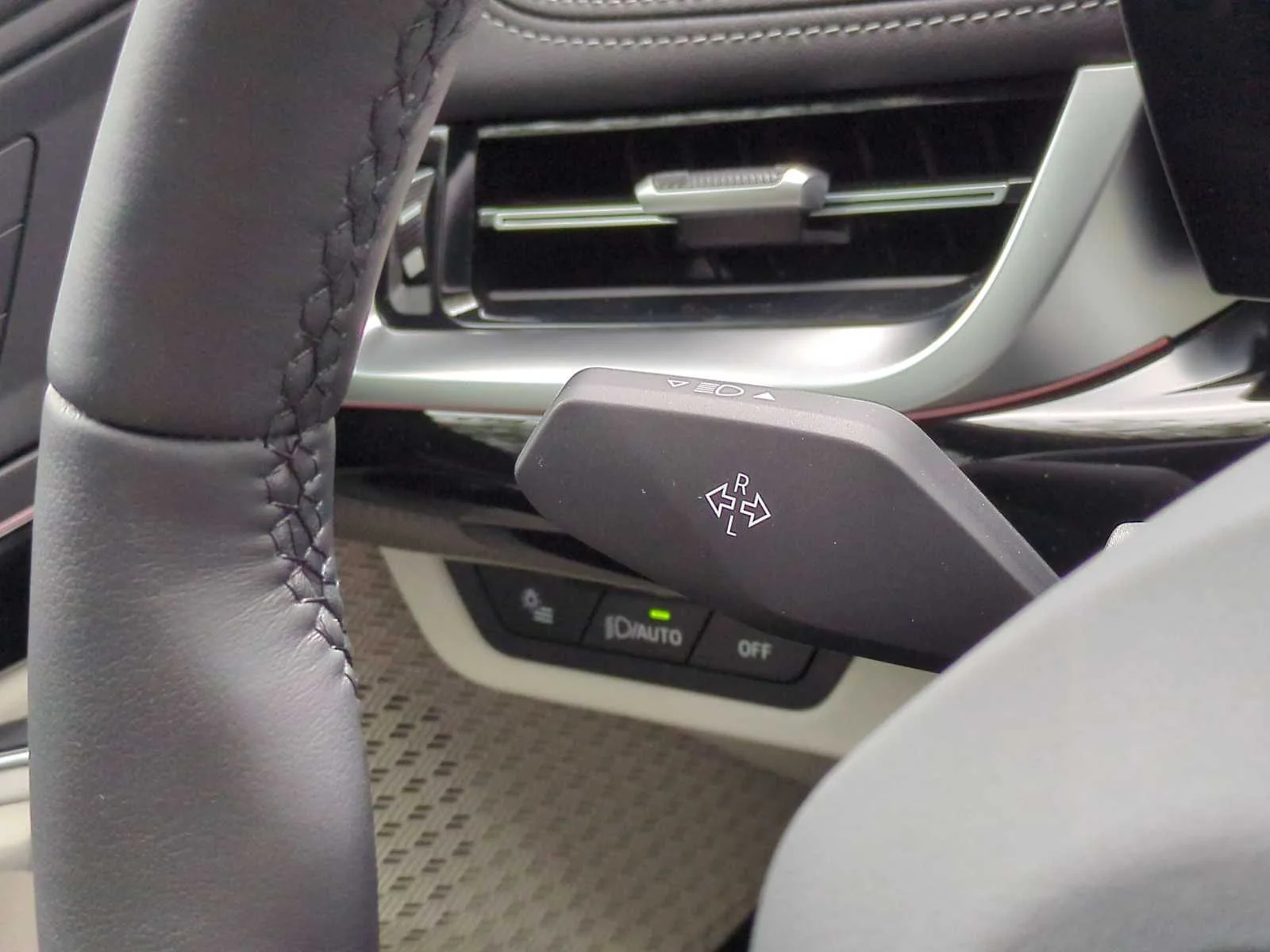 New 2026 Dune Grey Metallic BMW xDrive28i image 28