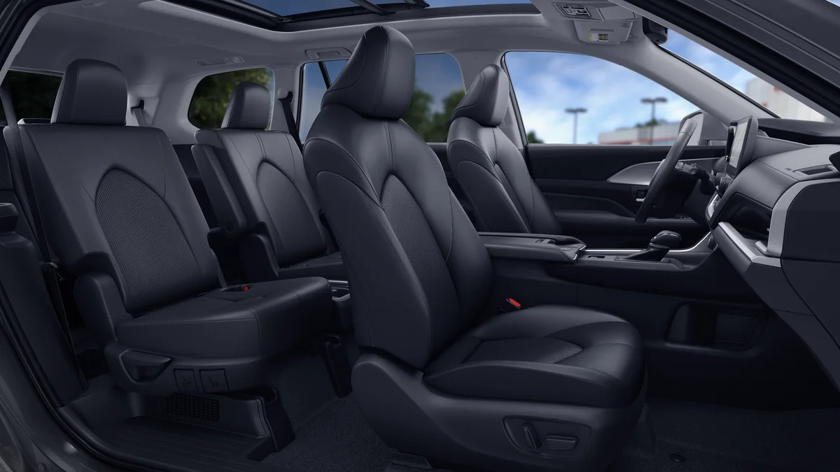 New 2026 Wind Chill Pearl Toyota Hybrid XLE image 20