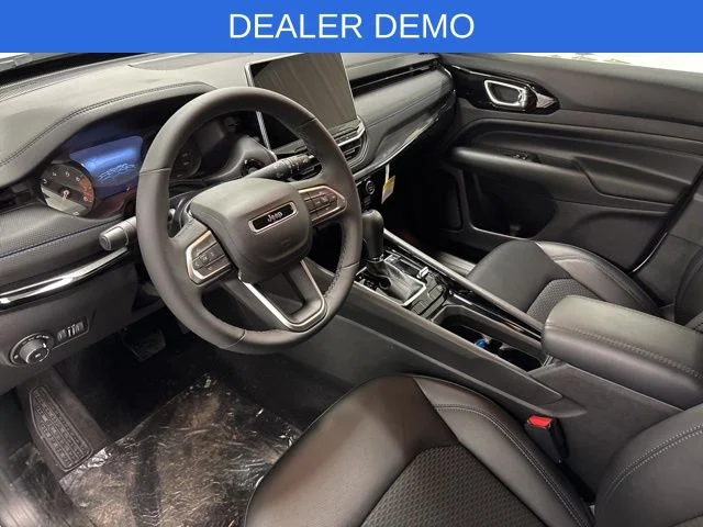 New 2026 White Jeep Latitude image 8