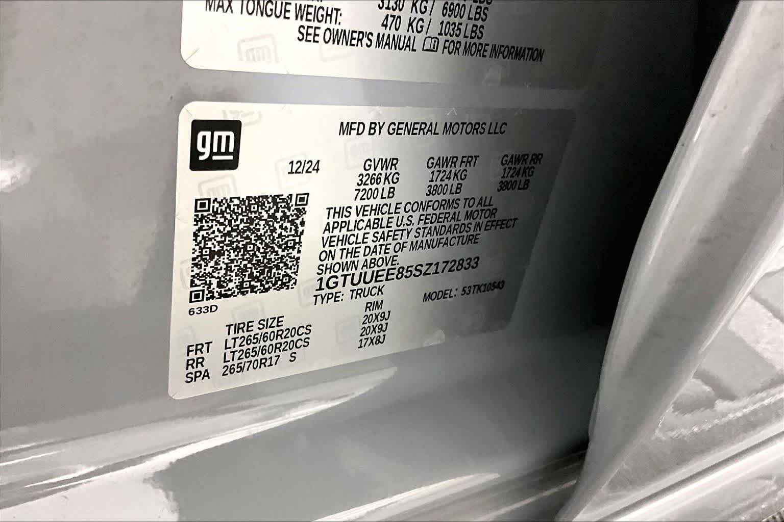 Used 2025 Thunderstorm Gray GMC AT4 image 36