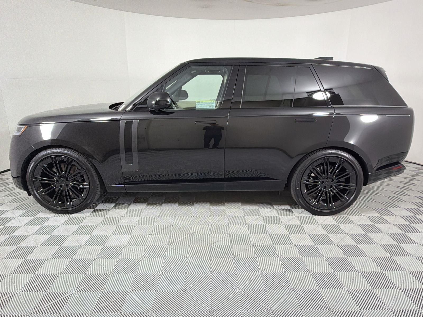 New 2026 Santorini Black Land Rover SE image 2