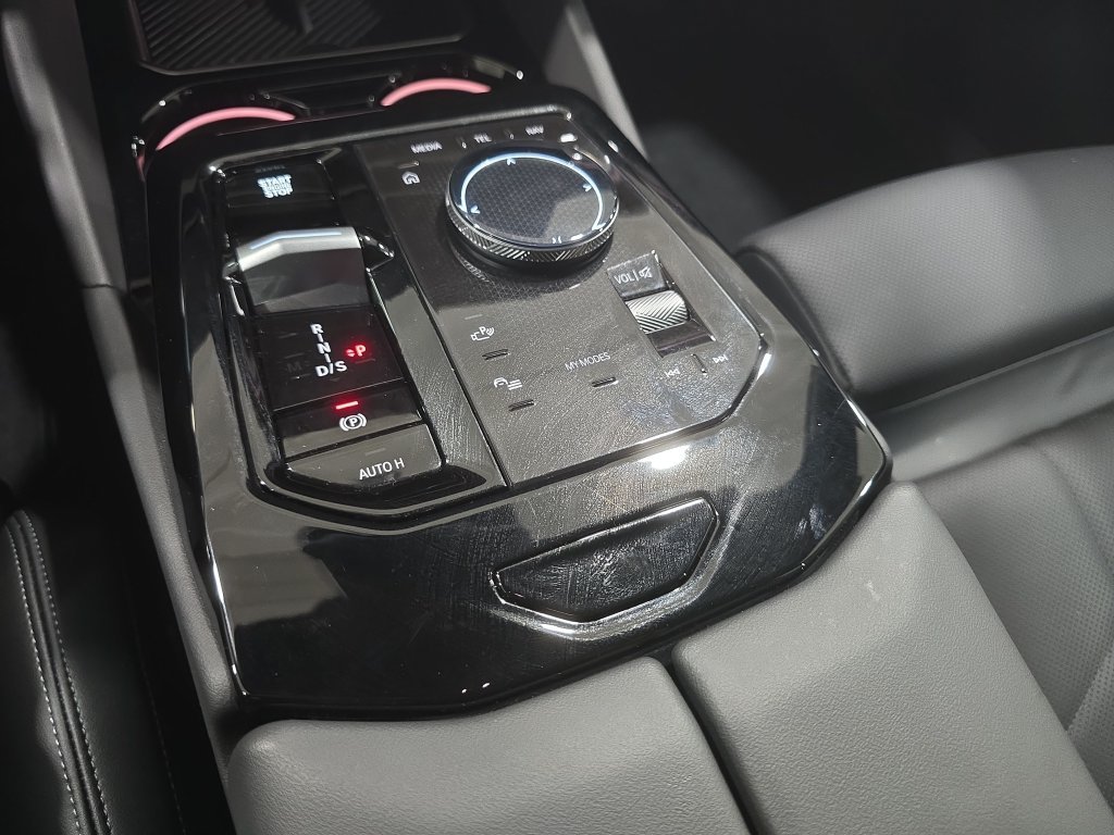 Used 2027 Carbon Black Metallic BMW 530i image 17
