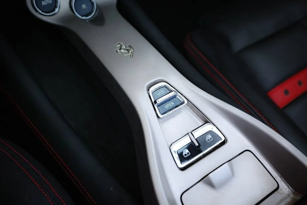 Used 2011 Nero Daytona Ferrari Base image 40