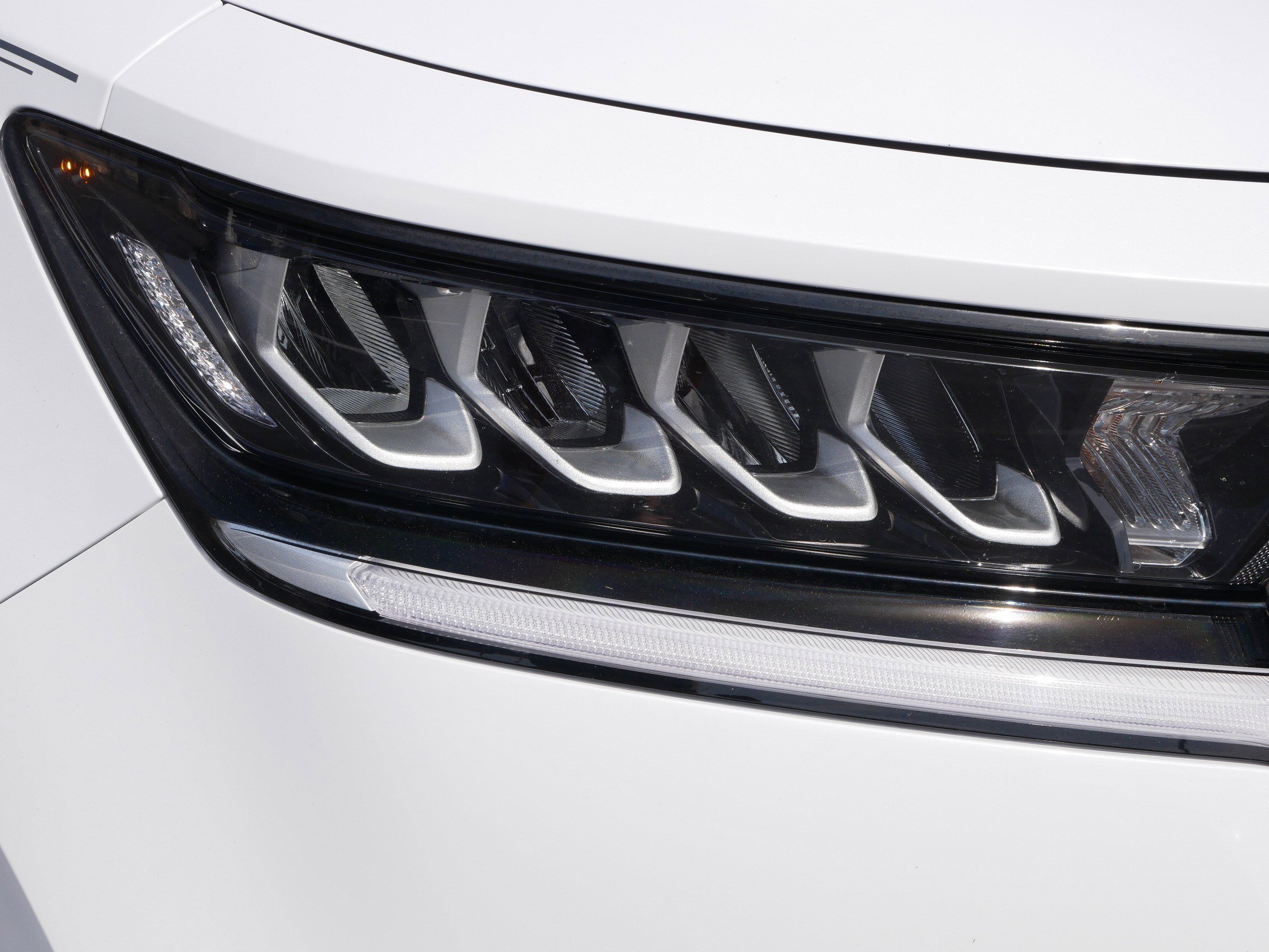 Used 2023 Glacial White Pearl Kia X-Line EX image 16