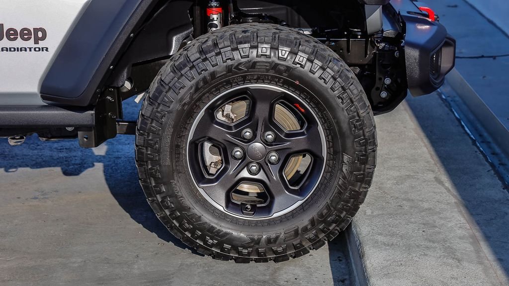 Used 2022 Silver Jeep Rubicon image 11