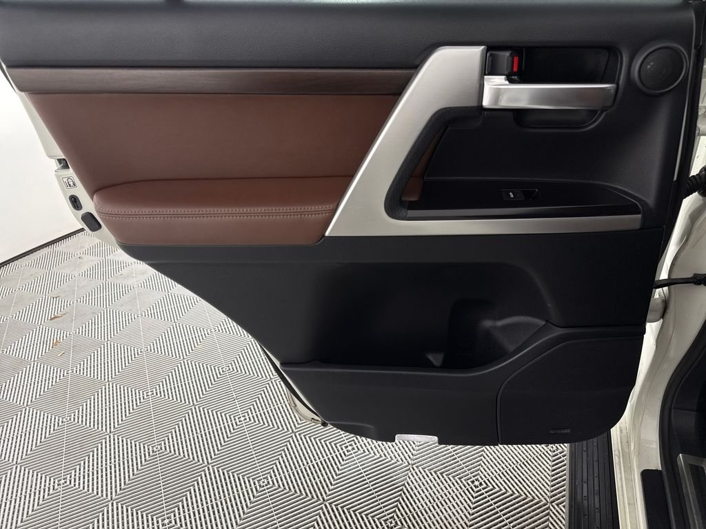 2019 Toyota Land Cruiser Base - Photo 11
