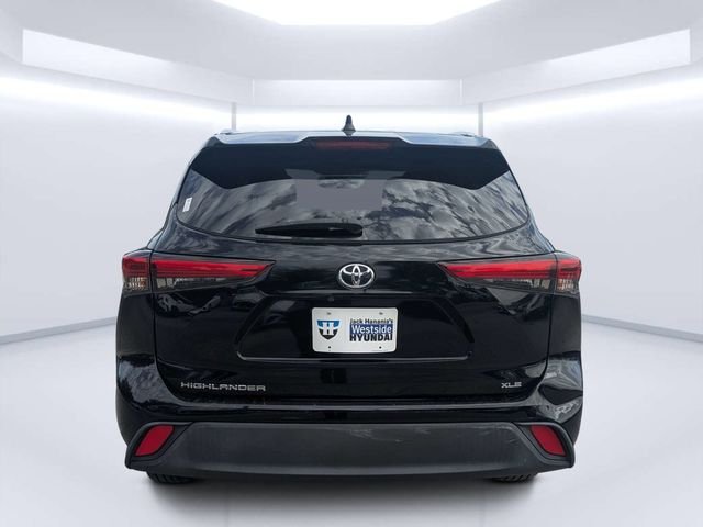 Used 2020 Black Toyota XLE image 4