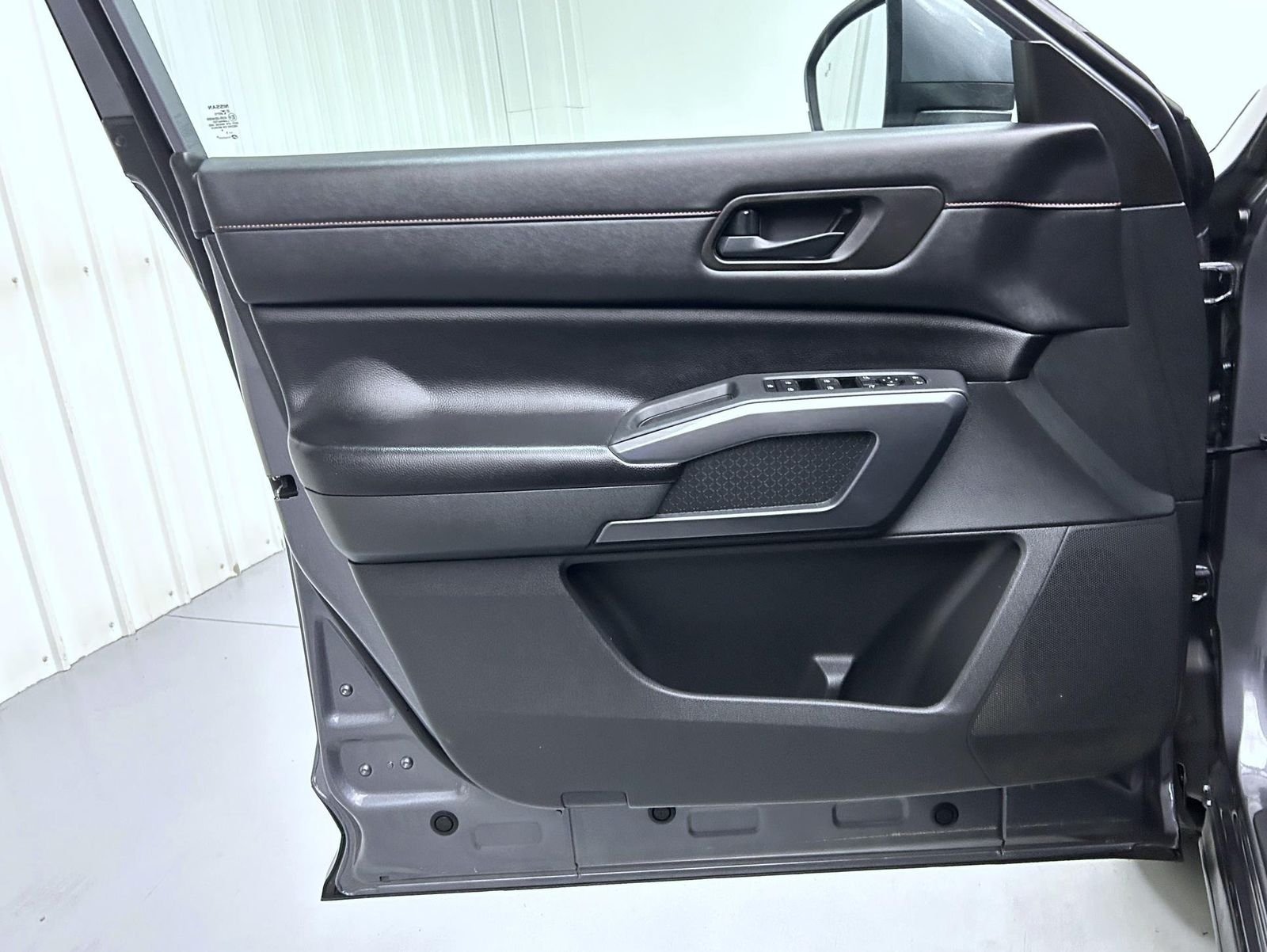 Used 2023 Gray Nissan Rock Creek image 9