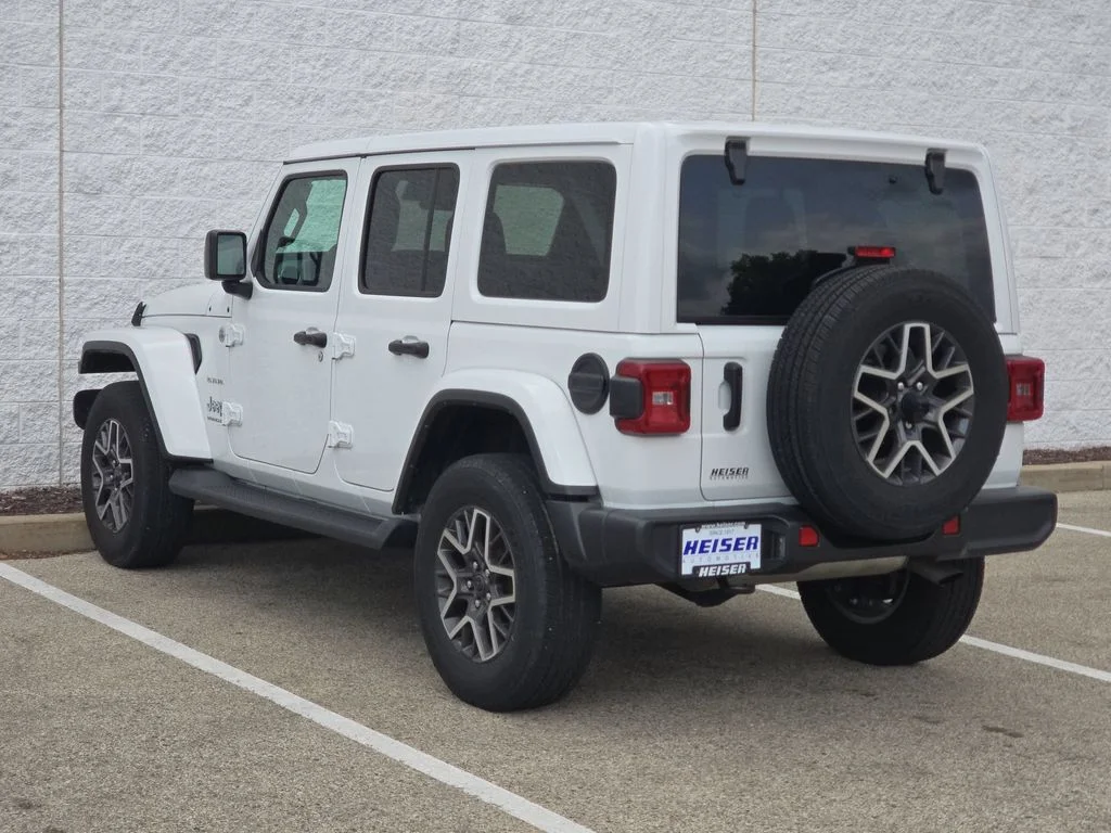 Used 2024 White/off-white Jeep Sahara image 11