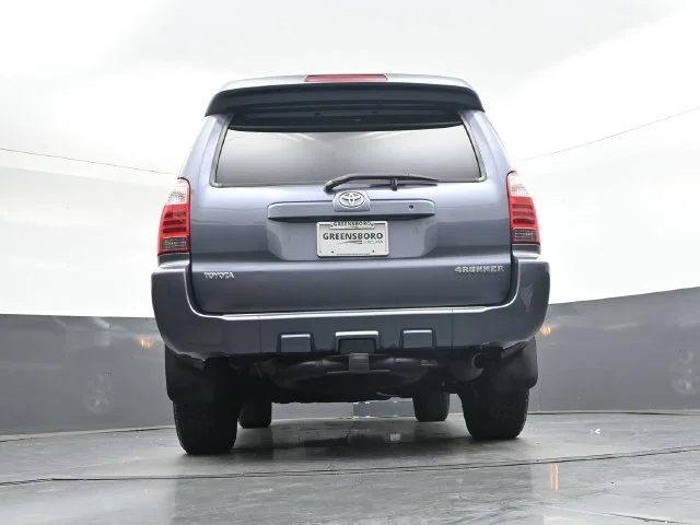 Used 2006 Galactic Gray Mica Toyota SR5 Sport image 25