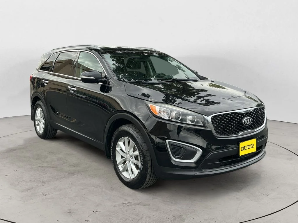 Used 2016 Black Kia LX image 3