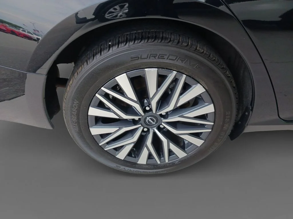 Used 2024 Black Nissan 2.5 SV image 10