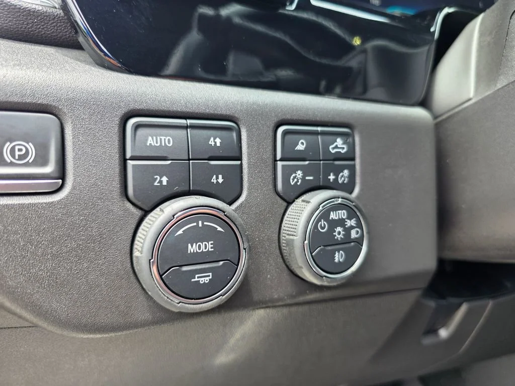 Used 2025 Sterling Gray Metallic Chevrolet LT Trail Boss image 18