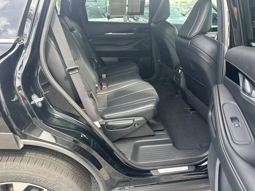 Used 2024 Black INFINITI PURE image 13