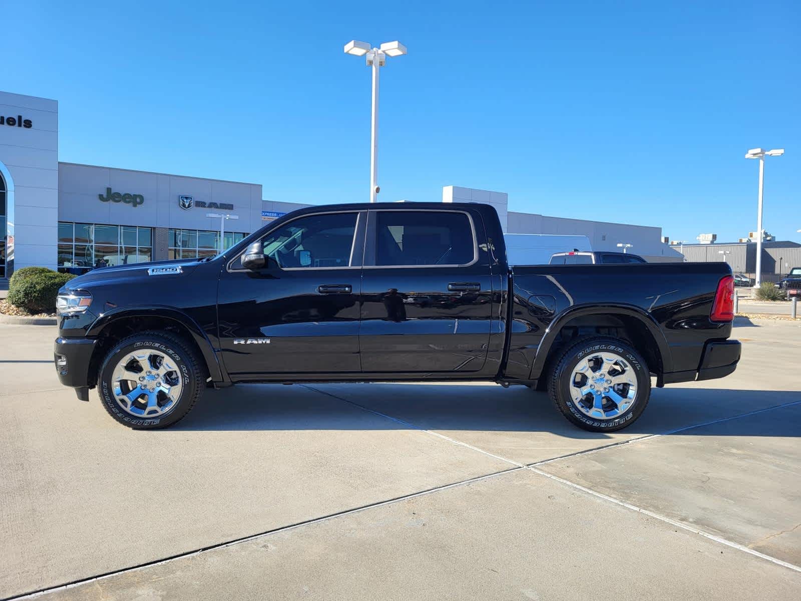 New 2026 Diamond Black Crystal Pearl-Coat Exterior Paint RAM Lone Star image 2