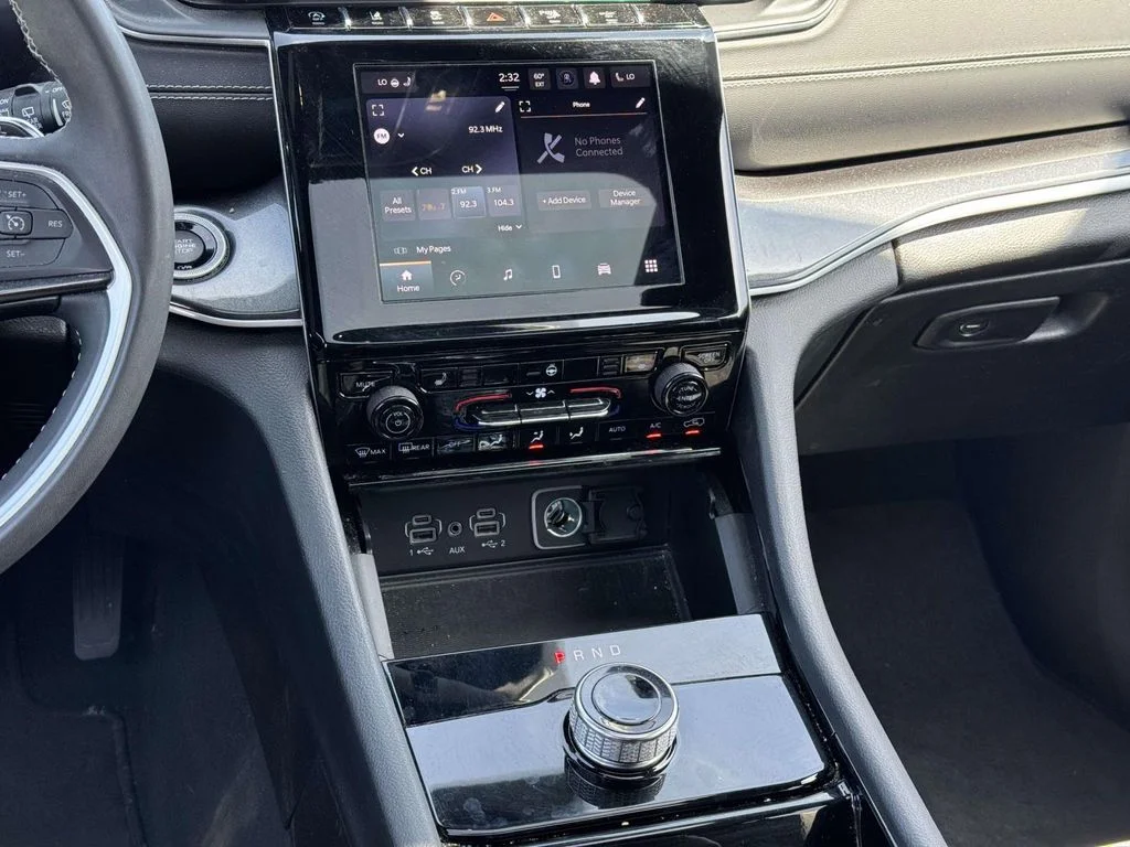 Used 2023 Black Jeep Altitude X image 3