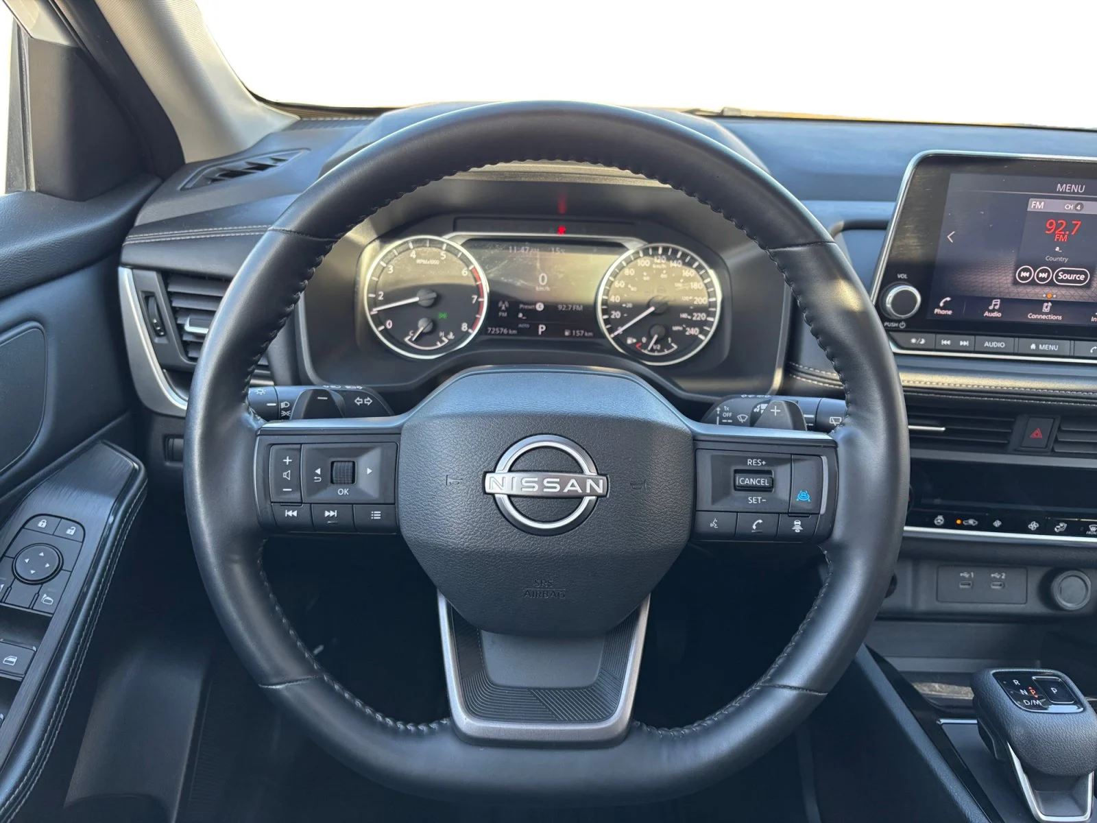 Used 2025 White Nissan SV Moonroof image 13