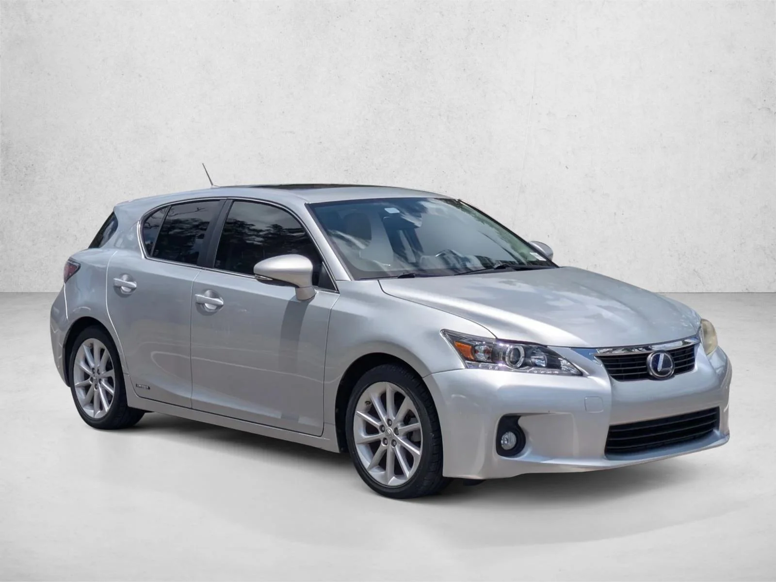 Used 2013 Silver Lining Metallic Lexus Hybrid image 3
