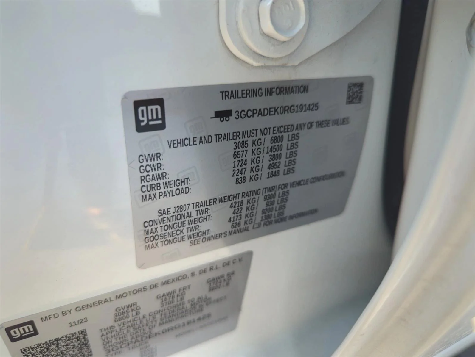 Used 2024 Summit White Chevrolet RST image 25