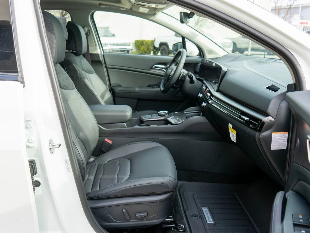 New 2026 Snow White Pearl Kia SX Prestige image 10